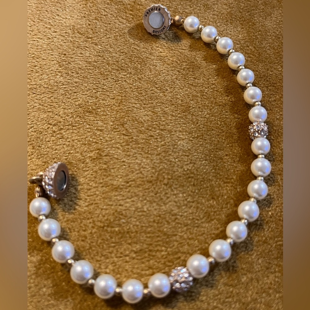Premier Design Pearl Set - Picture 2 of 4